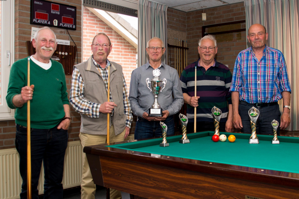 G.Linders, Th. Boerboom, G. Kersten, E. Hendrix en J. Thijssen. W. Dinnissen ontbreekt op de foto.