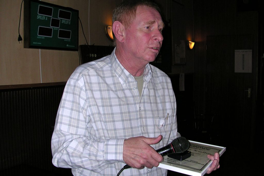 In district Oss werd Harry voor zijn vele diensten in de biljartsport geëerd tijdens het arbiterstoernooi (later van Hinthum-Stoltz toernooi) op 28 augustus 2004 in Ravenstein.