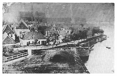 Gezicht op de Maaskade, circa 1905. Links op de foto "Pauselijke Staten".