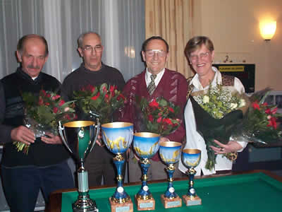 Vlnr. de nrs. 1 t/m 4 van het Kampioenschap der Kampioenen 2002: Jan Rutten, Henk Heinemans, Gerrit Smits en Ria Geurden.