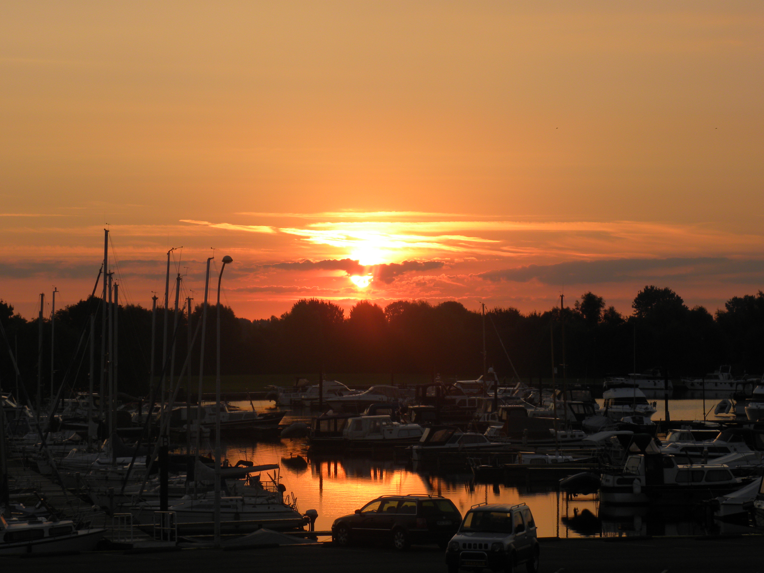 LoesVanEckZonsopkomstHavenMaasbommel13082012