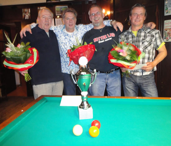 Vlnr: Piet Verhaaren (4e), George van Kuppeveld (3e), Gerard Kroon (1e) en Harold Bardoel (2e) 