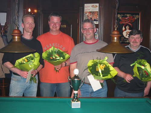 V.l.n.r. Michael Bardoel (4e), Noud v.d. Burgt (2e), kampioen Gerard Kroon (1e) en Tonnie de Wit (3e).