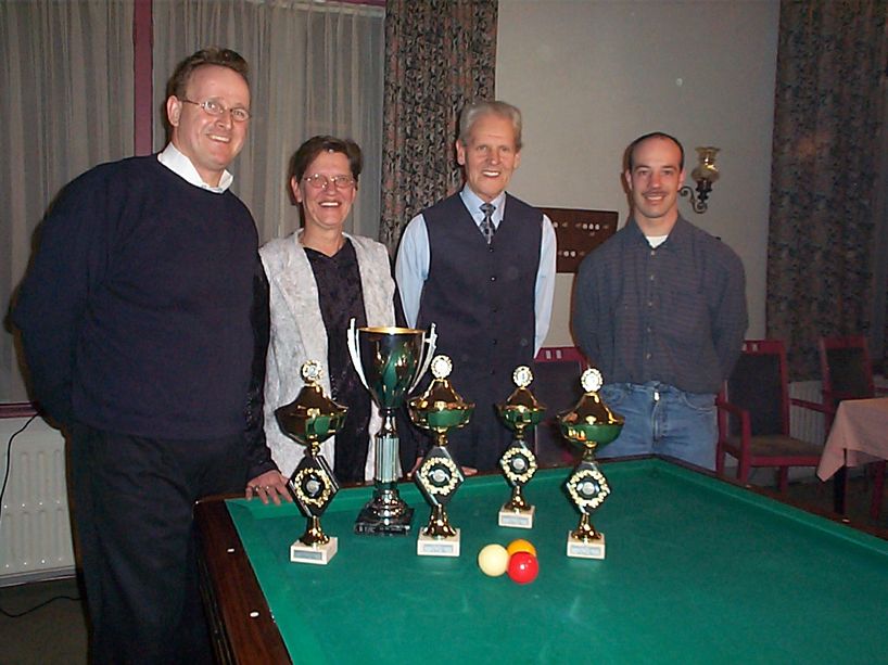 Vlnr. de nrs. 1 t/m 4 van het Kampioenschap der Kampioenen 2001: Toon van Kempen, Ria Geurden, Martien van Roosmalen en John van Workum.